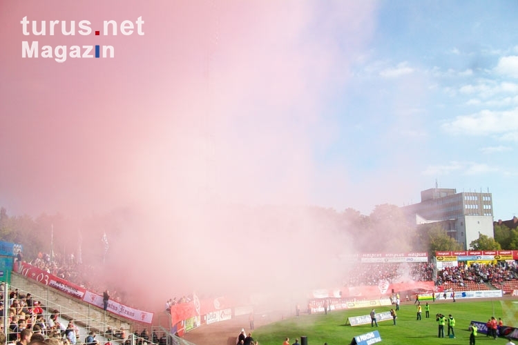 Dicke Luft: Ultras des Halleschen FC im alten Kurt-Wabbel-Stadion