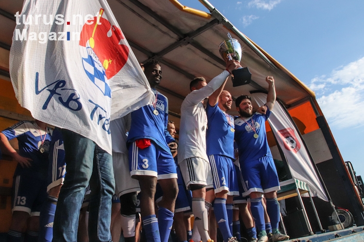 VfB Trebbin feiert den Pokalgewinn