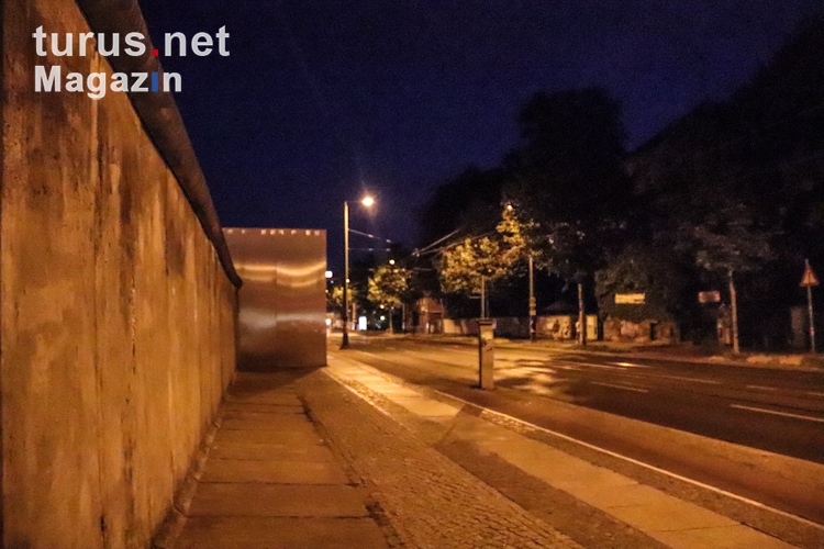 Bernauer Straße bei Nacht