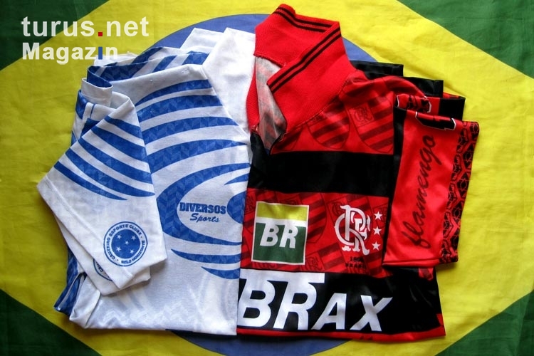 Trikots von Cruzeiro und Flamengo