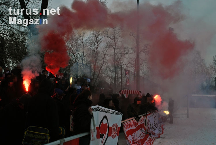 Pyrotechnik beim Spiel Tebe gegen Partizan Minsk
