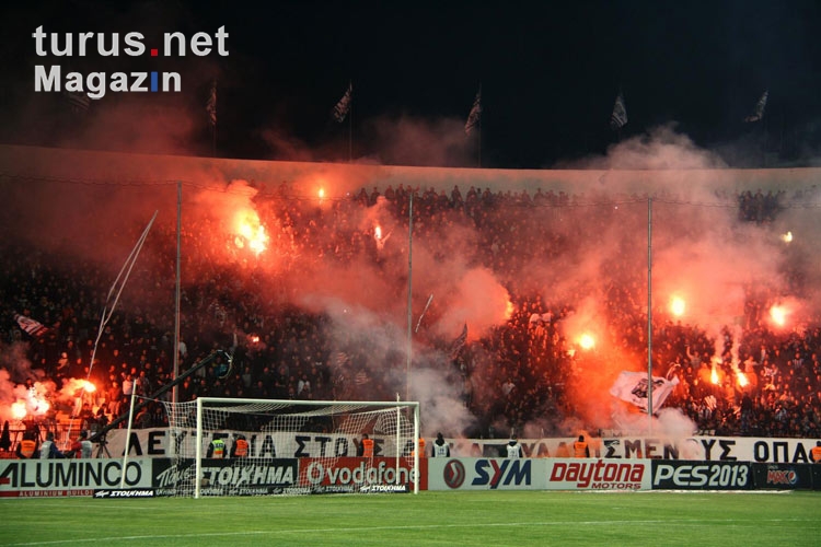 Fankurve von PAOK Thessaloniki im Toumba Stadion