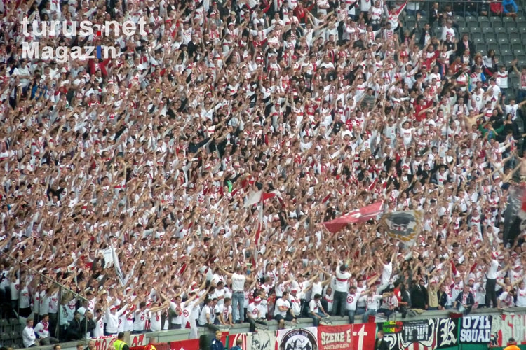 Anhänger des VfB Stuttgart beim Pokalfinale im Olympiastadion