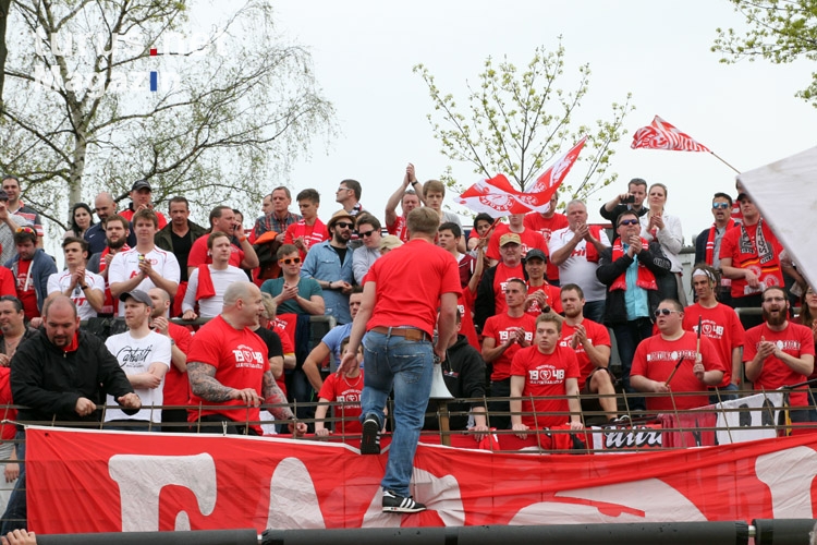 Fortuna Köln feiert Sieg gegen Rot-Weiss Essen