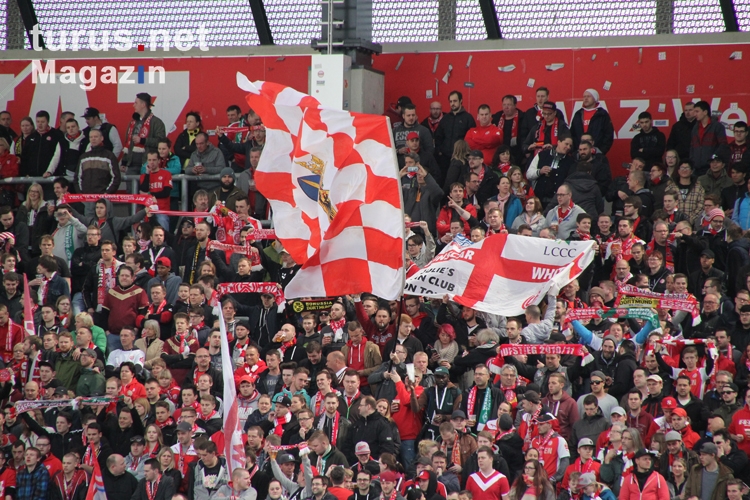 RWE Fans im Spiel gegen Aachen