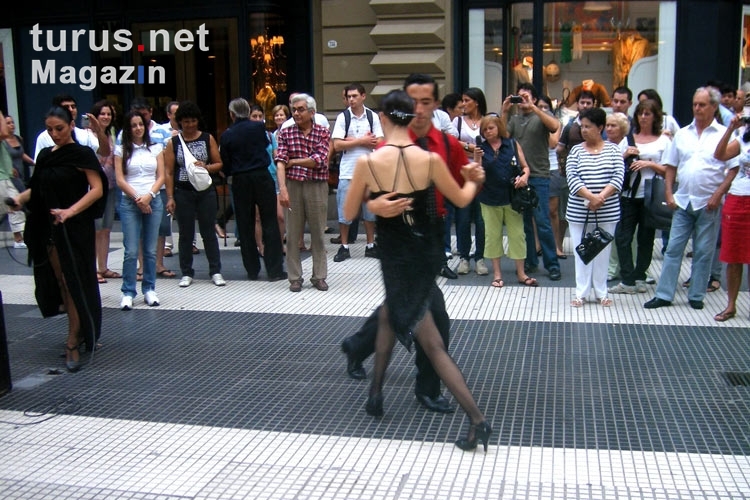 Tango tanzen im Stadtzentrum von Buenos Aires, Argentinien
