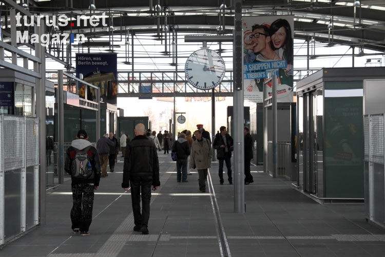 Willkommen in der neuen Bahnhofshalle am Berliner Ostkreuz