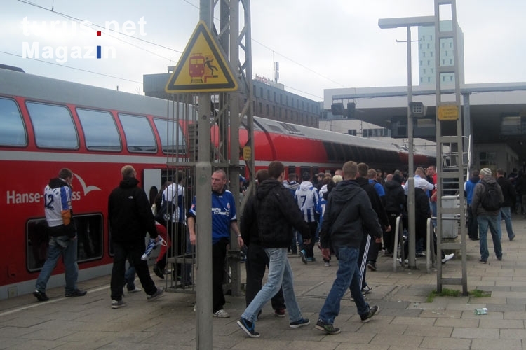 Ankunft der Rostocker Fans in Hamburg-Altona, 22. April 2012