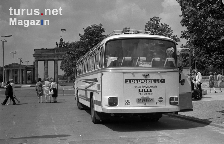 Französischer Reisebus am Brandenburger Tor