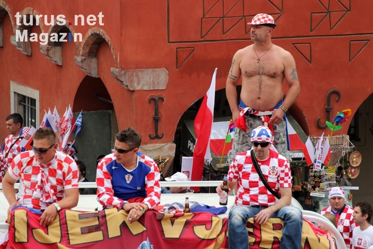 Muskulöse kroatische Männer am Start