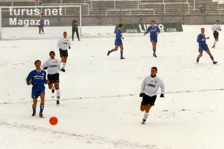 Fußball spielen auf Schnee