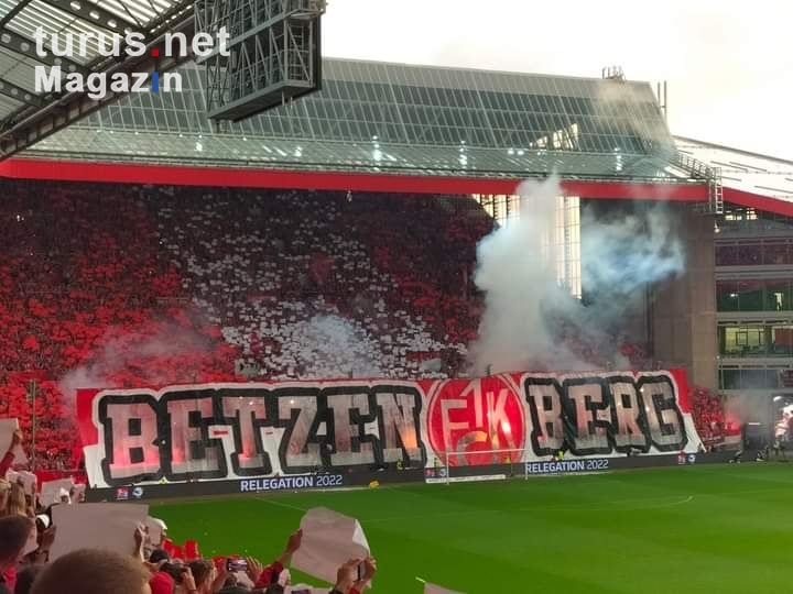 Choreo und Pyro 1. FC Kaiserslautern Fans Relegation gegen Dresden 2022