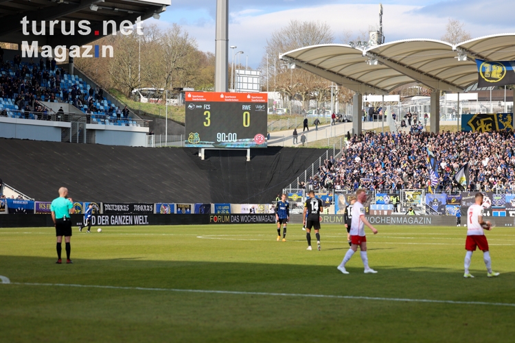 1. FC Saarbrücken vs. Rot-Weiss Essen Anzeigentafel Endstand 18.03.2023