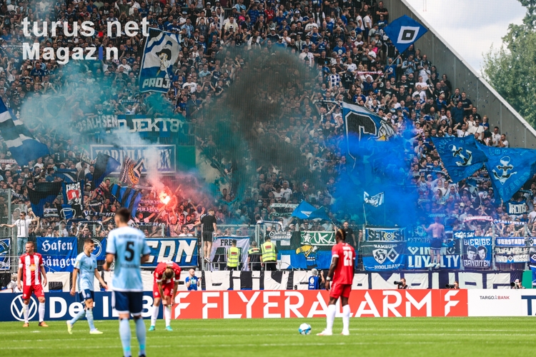 HSV Fans zünden Pyro