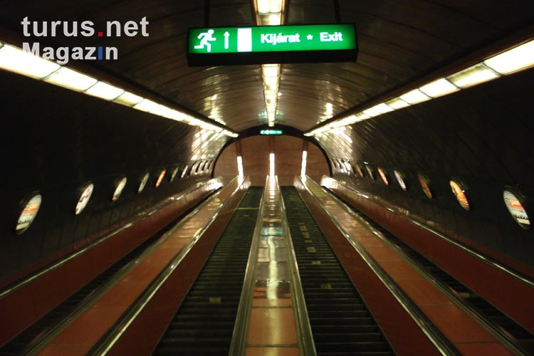 Lange Rolltreppe der Budapester Metro