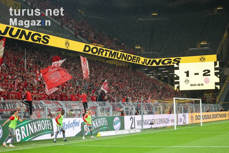 RWE Fans Support in Dortmund, Anzeigentafel