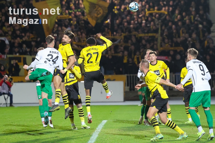 Niko Koulis, Antonios Papadopoulos, Rodney Elongo-Yombo Borussia Dortmund U23 vs. Preußen Münster Spielfotos 13.02.2024