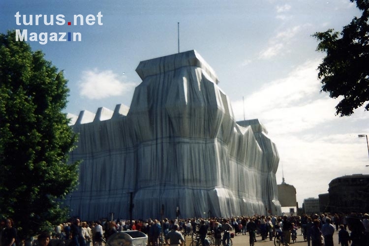 Verhüllter Reichstag im Sommer 1995