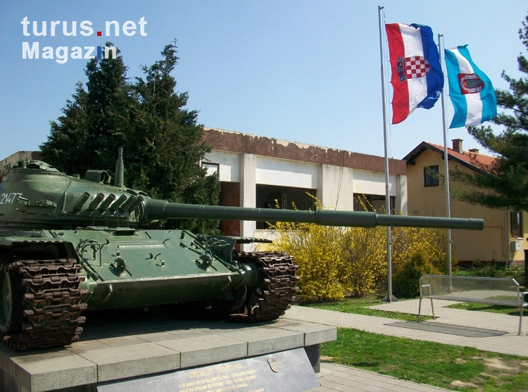 Mahnmal mit Panzer am Rande von Vukovar