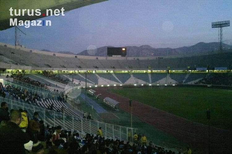 Warten auf das Derby im Azadi-Stadion von Teheran