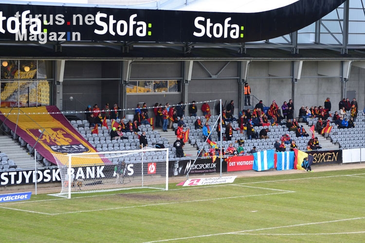 Fans des FC Nordsaelland in Horsens