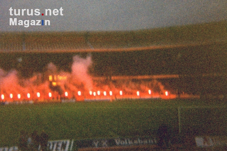 Bengalfackeln im Frankenstadion des 1. FC Nürnbergs, 1991/92