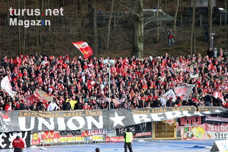 Fans und Ultras des 1. FC Union Berlin bei Erzgebirge Aue