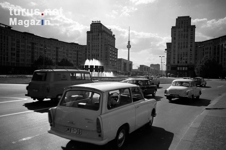Straßenverkehr am Strausberger Platz, 1971