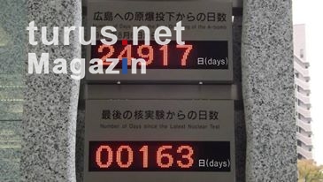 Uhr mit zwei Tagesanzeigen in Hiroshima