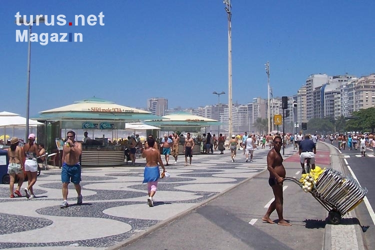 Avenida Atlantica am Strand von Copacabana in Rio de Janeiro