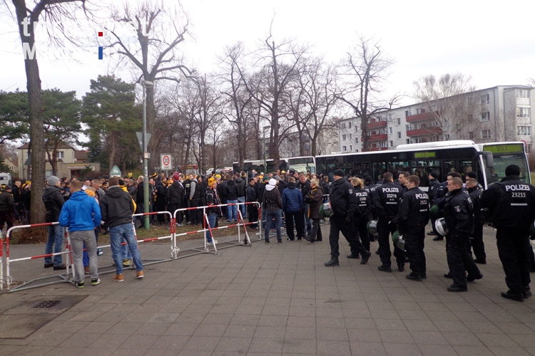 Dynamo Dresden Fans erreichen Berlin Spindlersfeld