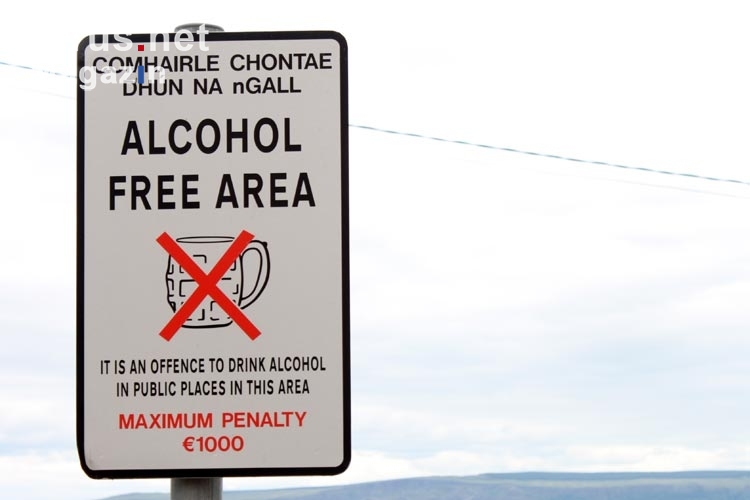 Striktes Alkoholverbot an einem Strand in Irland: Bis zu 1.000 Euro Strafe!