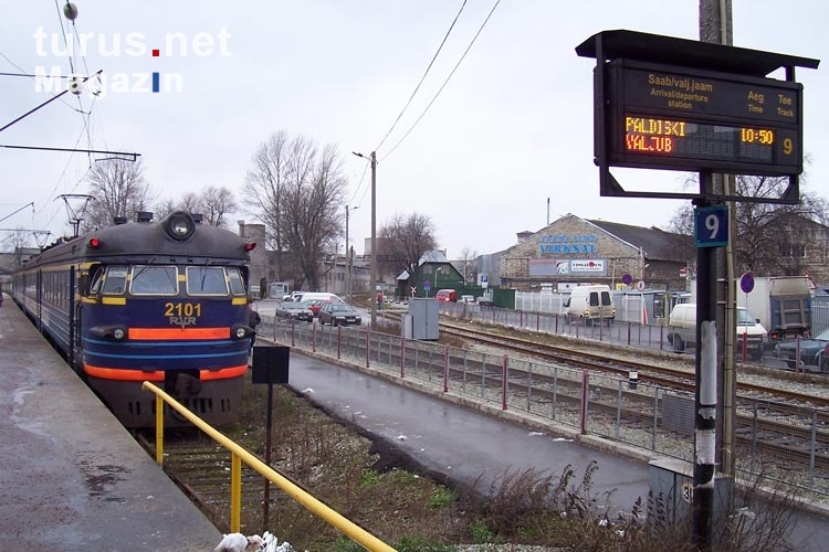 estnischer Nahverkehrszug nach Paldiski am Bahnhof von Tallinn