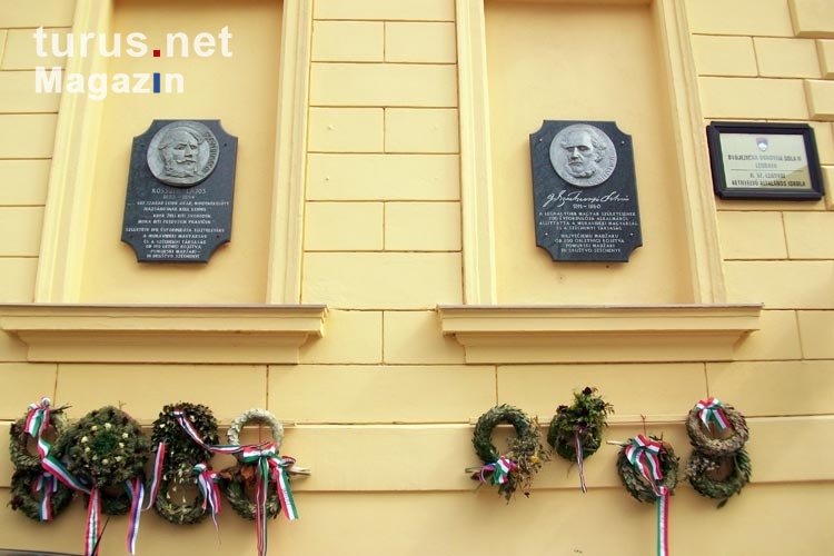 ungarische und slowenische Gedenkkränze in der Stadt Lendava