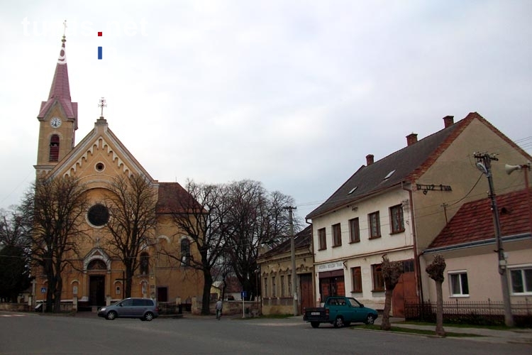 Kirche in einer Ortschaft am Fluss March (Slowakei)