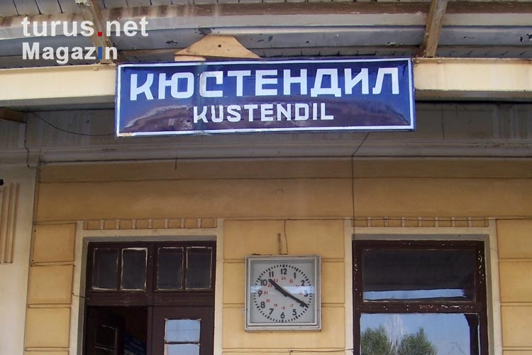 Der Bahnhof der bulgarischen Stadt Kjustendil