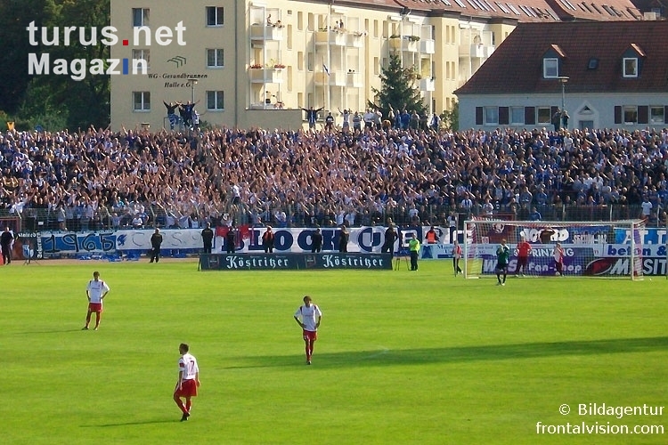 Blaue Wand: 3.000 Magdeburger Ultras und Fans in Halle