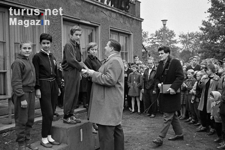 Siegerehrung nach einem Laufwettbewerb, DDR, 1963