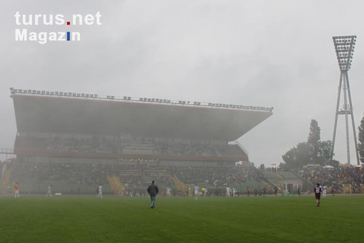 Spielunterbrechung beim Pokalspiel BFC Dynamo - 1. FCK aufgrund von Rauchbomben