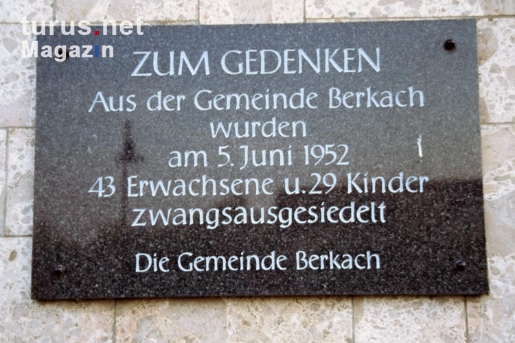 Gedenktafel für die Zwangsumsiedlungen in Berkach, Aktion Ungeziefer im Jahre 1952