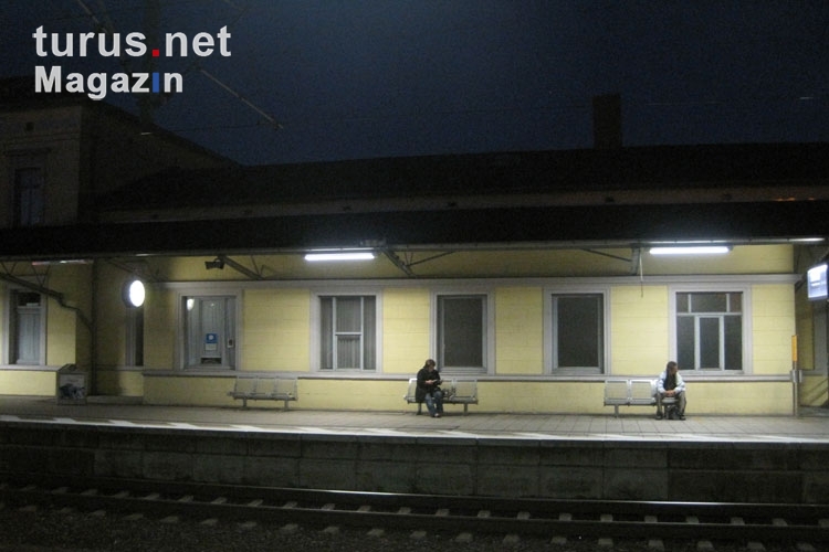 Bahnhof von Lehrte (Niedersachsen) bei Nacht