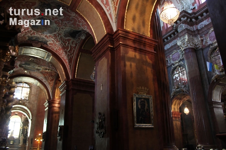schmuckvolle, reich verzierte Pfarrkirche in der Altstadt von Poznan (Posen)