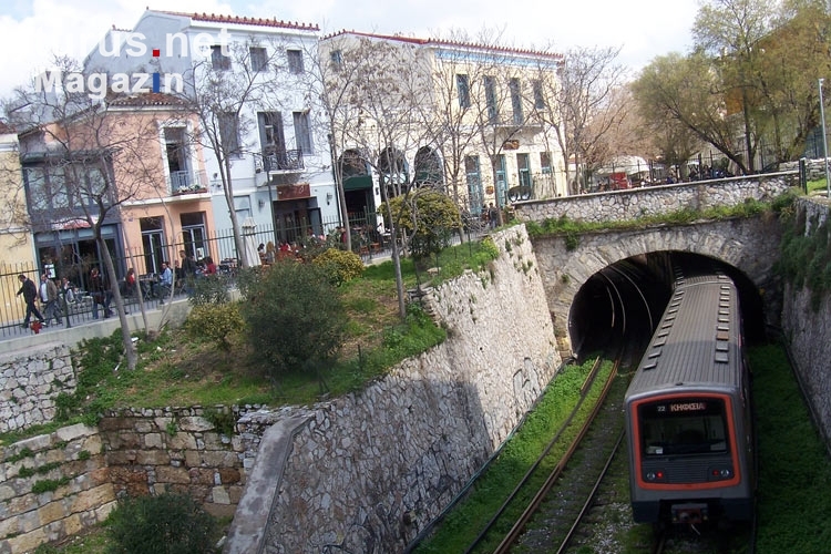 Attiko Metro / U-Bahnlinie im Zentrum der griechischen Hauptstadt Athen, 