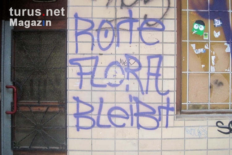 Rote Flora bleibt! - Schriftzug in Berlin Neukölln