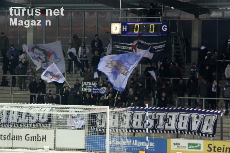 Fans / Ultras des SV Babelsberg 03 beim Heimspiel gegen Preußen Münster bei klirrender Kälte