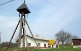 hölzerner Kirchturm im slowenischen Salovci