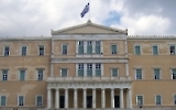 Griechisches Parlamentsgebäude am Syntagma-Platz in Athen, einst Wiege der Demokratie