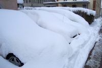 nix geht mehr: eingeschneite Autos