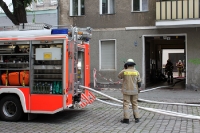 Brand eines Wohnhauses in Berlin-Neukölln, Löscharbeiten der Berliner Feuerwehr