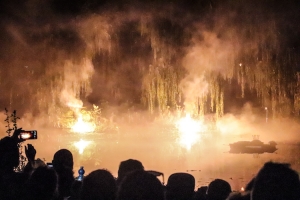 Feuerwerk und Lasershow im Lindenhofer Park